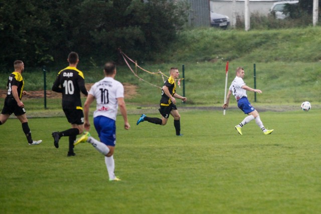 W meczu piłkarskiej A klasy Zawisza Bydgoszcz pokonał Dąb Potulice aż 11:2.