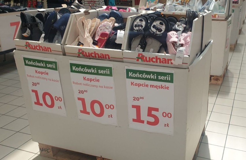 W hipermarkecie Auchan przy al. Jana Pawła II wystawiono na...
