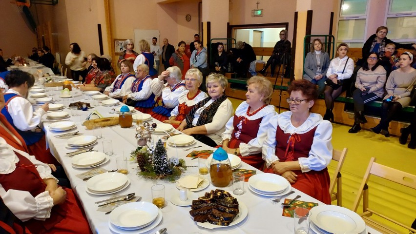 Ponad 200 osób wzięło udział w spotkaniu wigilijnym w Bodzechowie