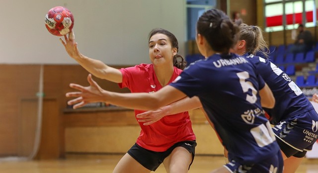 Suzuki Korona Handball wygrała w Lublinie turniej 1/8 mistrzostw Polski juniorek. Na zdjęciu Michalina Pastuszka.