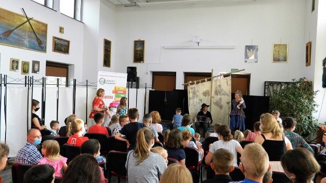 Spotkania z autorami książek, warsztaty, a nawet widowiska teatralne organizuje biblioteka w Jerzmanowicach w ramach projekty "Książką zaopiekowani" 