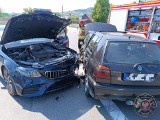 Wypadek w Tęgoborzy. Na DK75 zderzyły się dwa samochody osobowe. Mercedes i volkswagen skasowane. Na drodze były duże utrudnienia 