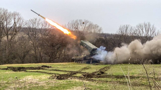 Rosjanie prowadzą ostrzał rakietowy i bombardują węzły kolejowe. Wszystko po to, by przede wszystkim uniemożliwić lub utrudnić dostawy zachodniego sprzętu wojskowego