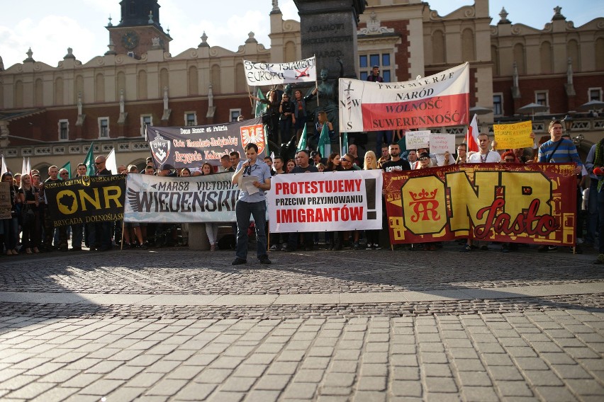 Kraków. "Jan Sobieski, boży miecz, islamistów przegnał precz" [ZDJĘCIA, WIDEO]