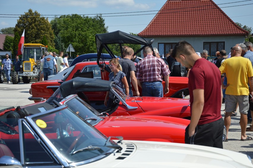 Zlot samochodowych i motocyklowych staruszków w Proszowicach