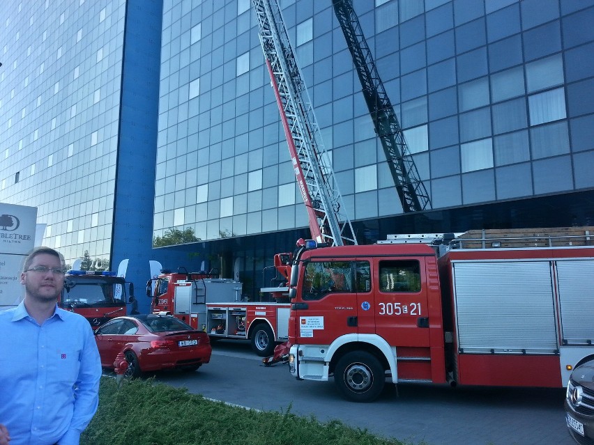 Pożar w hotelu DoubleTree by Hilton w Łodzi. Ewakuacja [ZDJĘCIA]