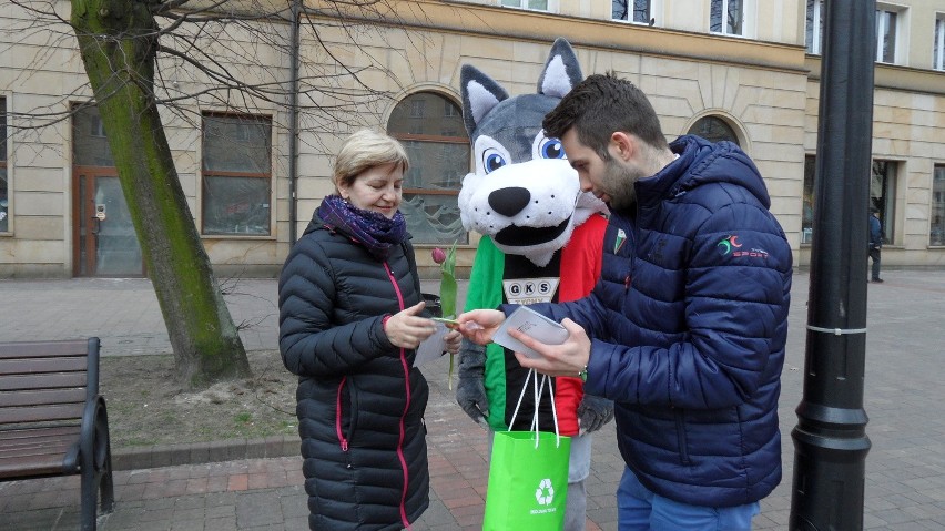 Kwiaty na Dzień Kobiet od GKS Tychy.