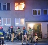 Małżeństwo zginęło w pożarze mieszkania w Tomaszowie Mazowieckim. Śledztwo pod nadzorem prokuratury. Mamy nowe fakty, zdjęcia i film
