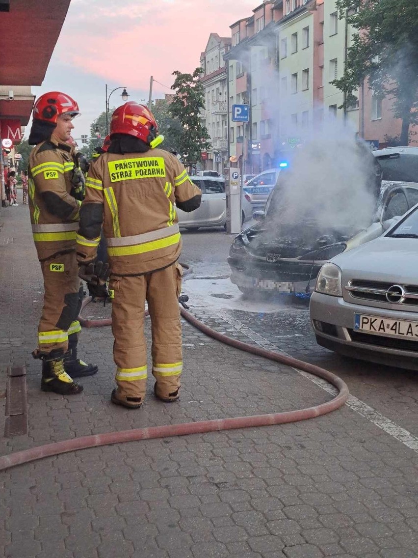 Straty po pożarze samochodu marki Peugeot na ul....