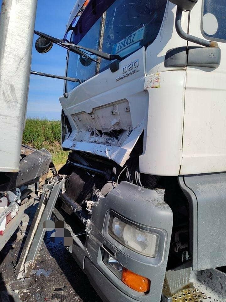 Jak podają strażacy z OSP Dobrcz, jeden z kierujących trafił...