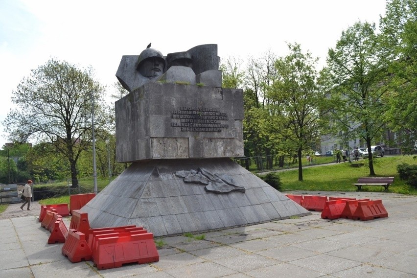 Zabrze: radni chcą usunąć z centrum pomnik żołnierzy radzieckich [ZDJĘCIA]