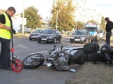 Zderzenie harleya i fiata uno na Grunwaldzkiej w Kielcach. Motocyklista trafił do szpitala (zdjęcia)  