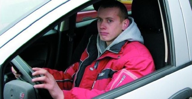 Karol Hermanowski z gm. Mały Płock zdecydował się na kurs nauki jazdy w Łomży. Płaci z własnej kieszeni. &#8211; Jeżeli cena szkolenia wzrośnie o 200 zł, będzie to odczuwalna różnica &#8211; przyznaje.