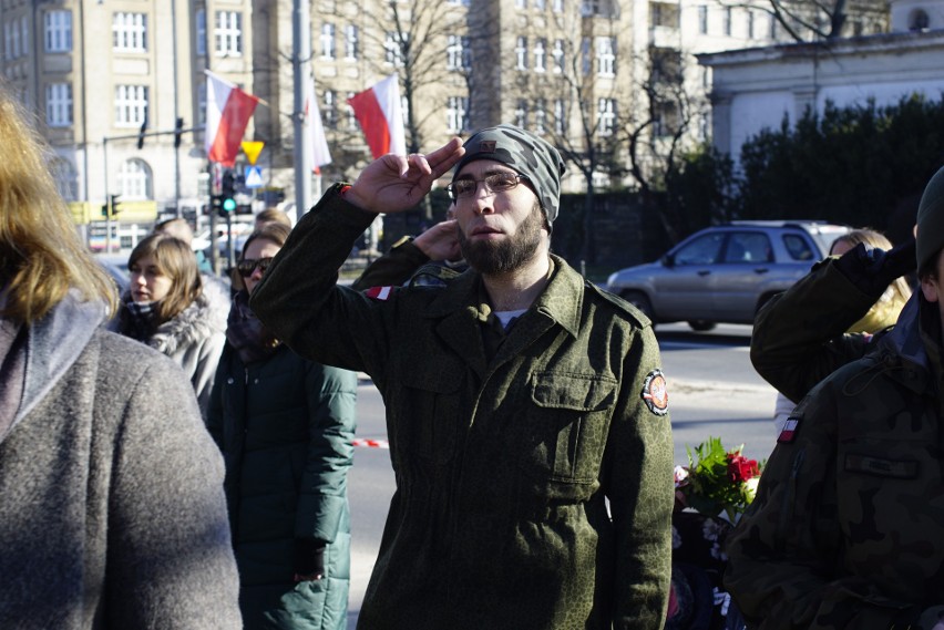 Poznańskie uroczystości odbyły się przed Pomnikiem Polskiego...