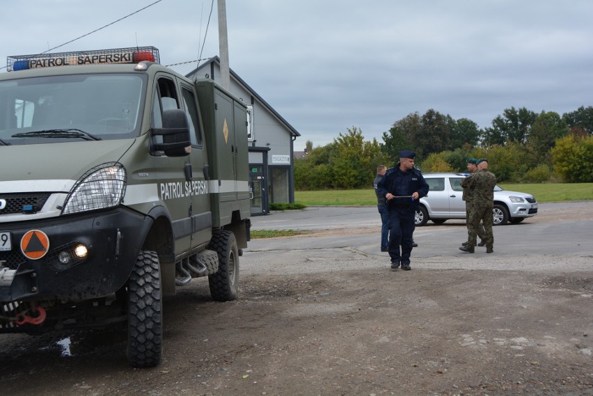 Niewybuch w Olszewie-Borkach. Na posesji przy ul. Warszawskiej znaleziony został 500-kilogramowy pocisk rakietowy. 29.09.2020