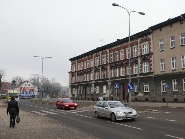 Ulica Lutosławskiego prowadzi do jednej z wylotówek miasta. Jej mieszkańcy najbardziej narzekają na duży ruch samochodów. 