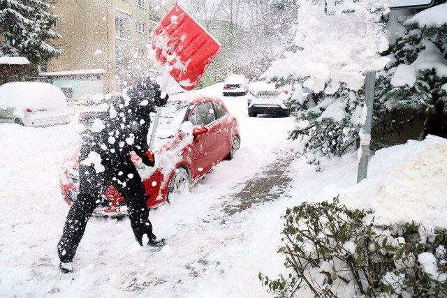 Gorzowscy strażnicy miejscy przypominają o obowiązku odśnieżania chodników.