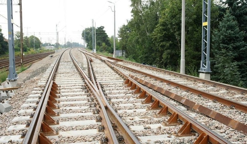 Dwie oferty na przygotowanie budowy nowej linii kolejowej Podłęże - Piekiełko