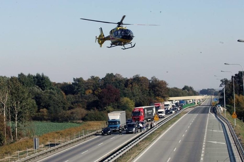 Wypadek na A4. Ranna kobieta, lądował śmigłowiec LPR [ZDJĘCIA]