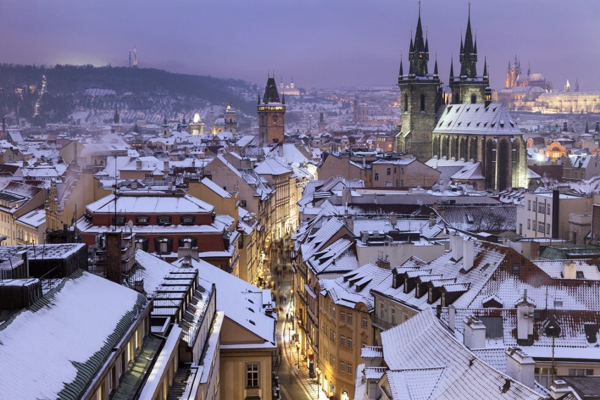 Stolica Czech, chociaż zachwyca o każdej porze roku, zimą...