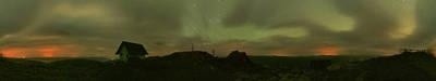 Ciemne, zachmurzone niebo nad schroniskiem "Chatka Puchatka" na Połoninie Wetlińskiej w Bieszczadzkim Parku Narodowym FOT. PAVOL ĎURI
