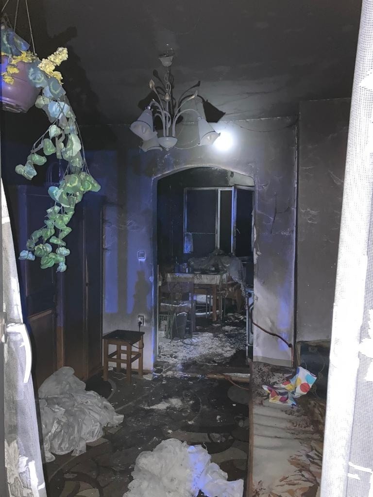 Sejny. Pożar w mieszkaniu przy ul. Jodłowej. Poparzona kobieta trafiła do szpitala [ZDJĘCIA]