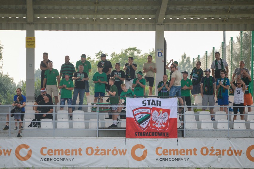 Byliście na meczu Staru Starachowice z Siarką Tarnobrzeg w trzeciej lidze? Szukajcie się na zdjęciach