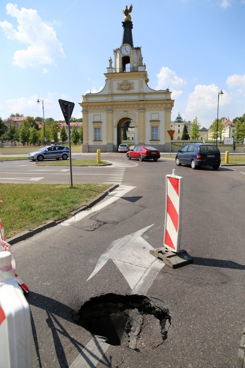 Podobnie wyglądała dziura na ul. Pałacowej, na przeciwko...