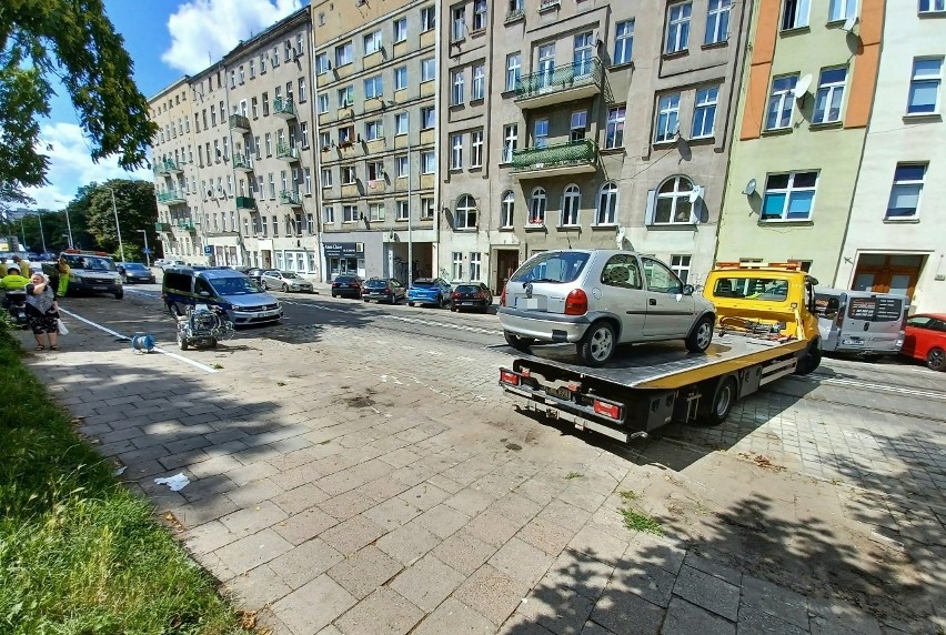 Drogowcy malują pasy w centrum Wrocławia. Kilkadziesiąt aut...