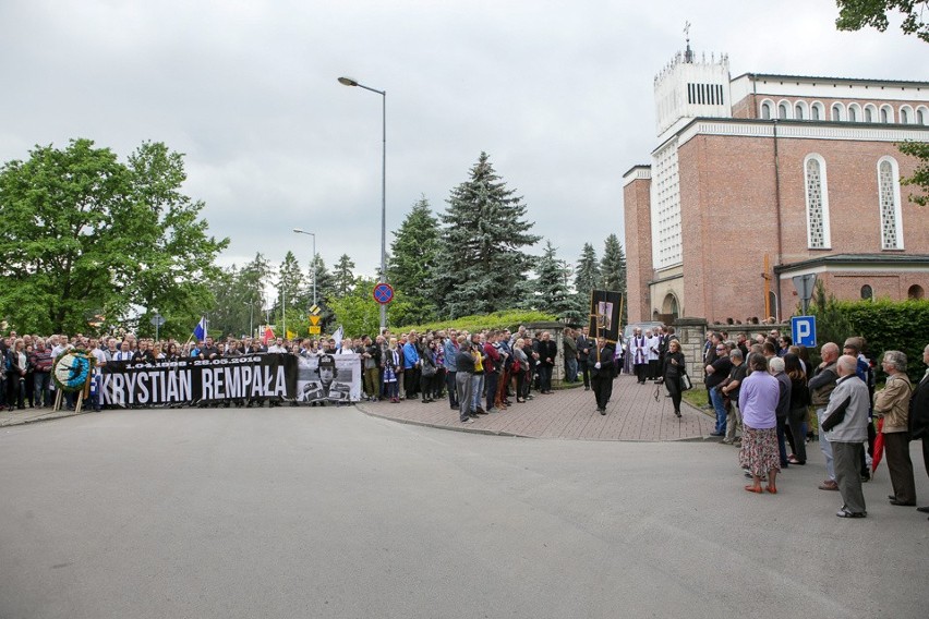 Pogrzeb Krystiana Rempały ZOBACZ ONLINE Kibice żużla ze Śląska pożegnali go w Tarnowie