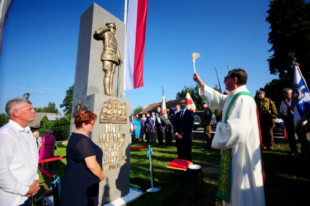 Uroczystości w Jurczycach - odsłonięcie pomnika gen. broni J&oacute;zefa Hallera ufundowanego przez Grażynę i Adama Woźniczk&oacute;w