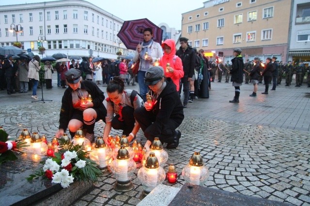 Uroczystość pod pomnikiem Bojownikom o Polskość Śląska Opolskiego.