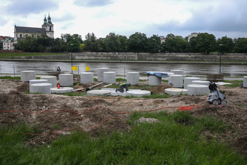 Kraków. Budują już nową platformę pod balon widokowy [ZDJĘCIA]