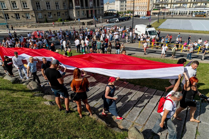 Marsz "Lockdown Nigdy Więcej" przeszedł przez Białystok