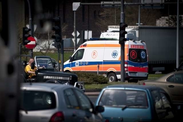 Porażeni prądem mężczyźni trafili do szpitala