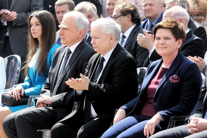 Terminal LNG w Świnoujściu od soboty nosi im. Lecha...