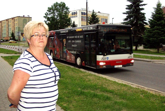 Elżbieta Nosal po zawieszeniu "dziesiątki" musi wychodzić z domu znacznie wcześniej, by jechać linią nr 41  i na dworcu MPK szukać przesiadki na inny autobus jadący w kierunku ul. Węgierskiej