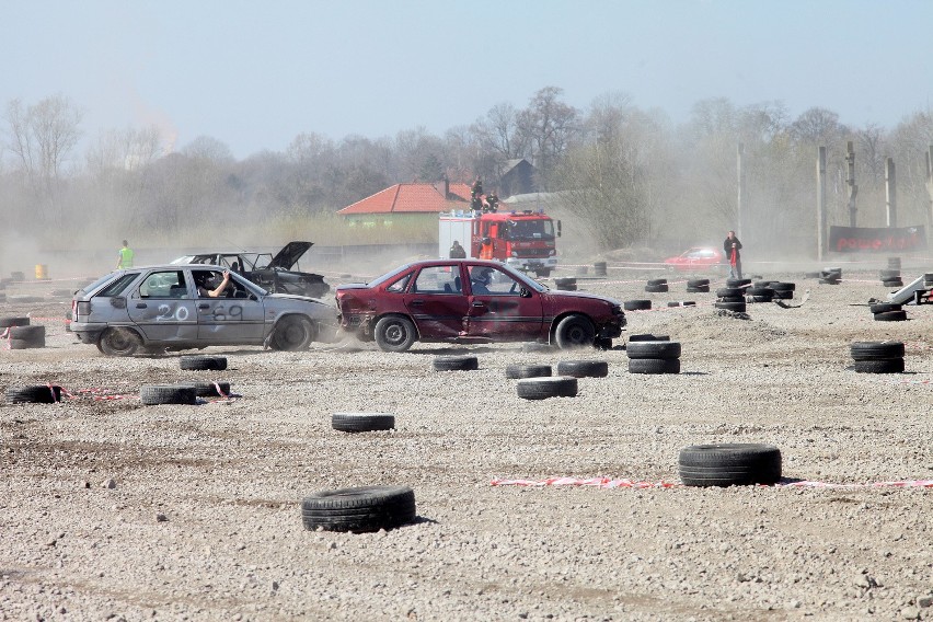 Destruction Derby Krk: wyścigi samochodowe w Krakowie [ZDJĘCIA]