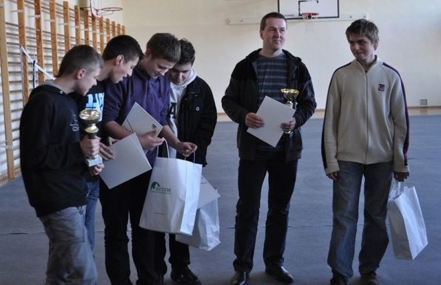 W Gimnazjum nr 2 w Bytowie przeprowadzono etap gminny turnieju Bezpieczeństwa Ruchu Drogowego.