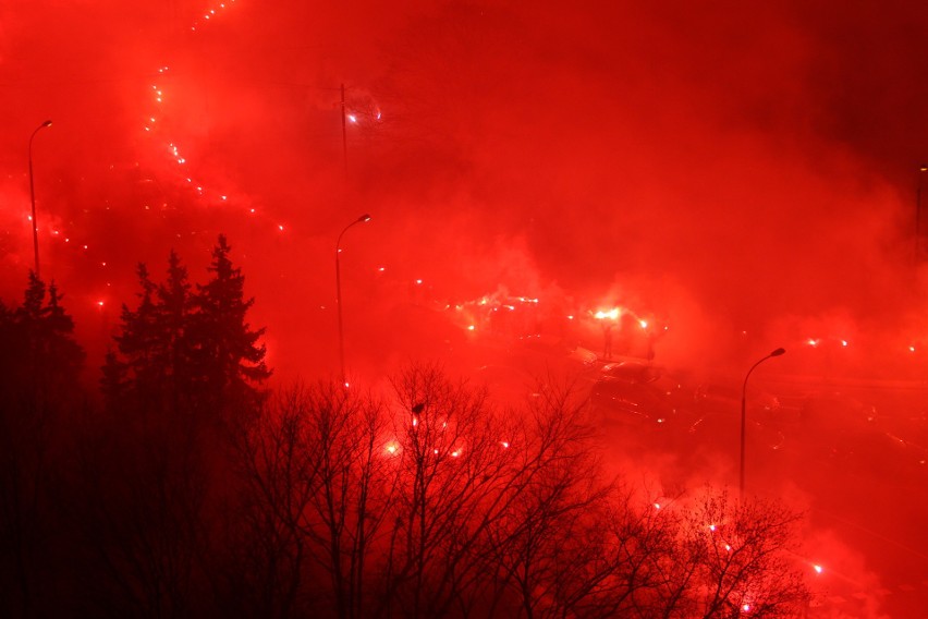 Wielkie racowisko kibiców Lecha Poznań z okazji 99. rocznicy...