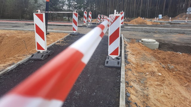 Budowa południowej obwodnicy Zielonej Góry. Tak powstaje rondo na trasie do Zielonej Góry Ochli. przez rondo będzie przebiegała ścieżka rowerowa. Kliknij w zdjęcie i przejdź do galerii >>>>