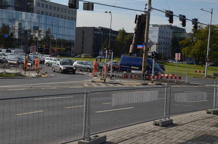 Wrocław: Korki na Legnickiej. Malują nowe przejście dla pieszych (ZDJĘCIA)