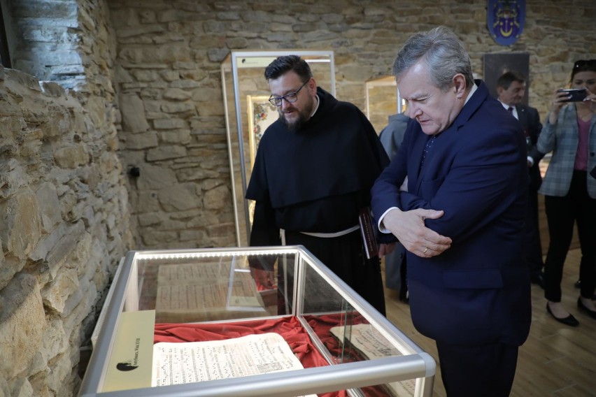 Wicepremier Piotr Gliński odwiedził klasztor w Kalwarii...