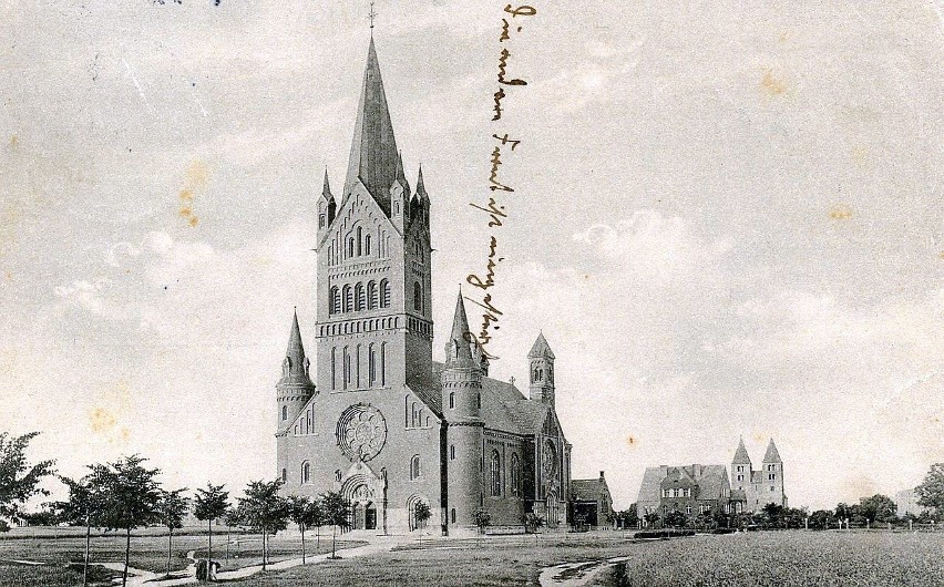 Widok z oryginalnym zdjęciem kościoła Matki Boskiej