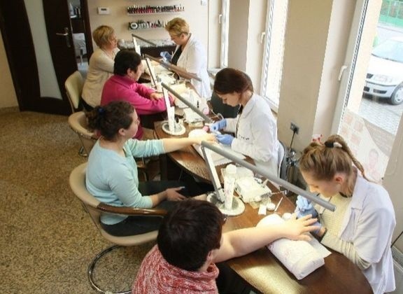 Studio Kosmetyczne Iwona Wójtowicz we wtorek o godzinie 16.30 prowadził w rankingu powiatowym wśród salonów kosmetycznych.