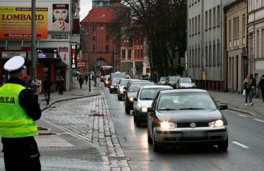 W środę, koło godz. 17, na parkingu galerii handlowej palił...