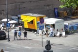 Food trucki zajmują plac tuż obok Wawelu. Wojewódzka konserwator komentuje: - Nie widziałam food trucków w Wenecji czy Florencji