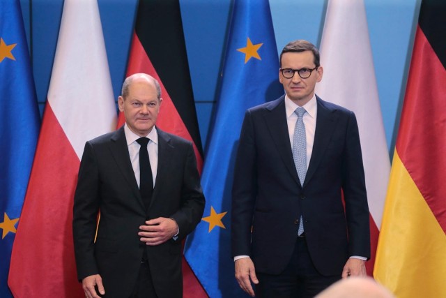 Kanclerz Niemiec Olaf Scholz i premier Mateusz Morawiecki