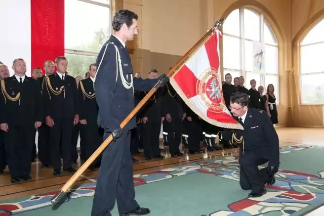 Młodszy brygadier Robert Tadeusz Dzierżek (na zdjęciu z prawej) oficjalnie przejął obowiązki szefa Komendy Miejskiej Państwowej Straży Pożarnej w Białymstoku.