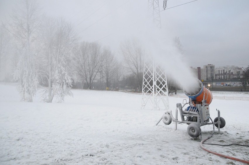 Naśnieżanie Górki Środulskiej w Sosnowcu